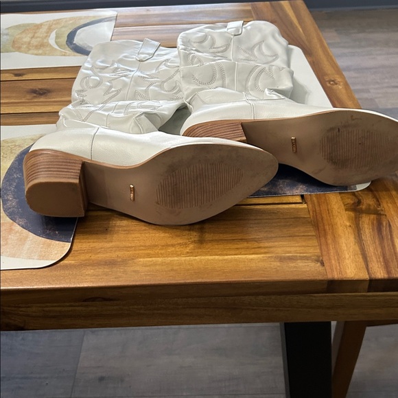 Billini  White Urson Cowboy Boots - Picture 2 of 6